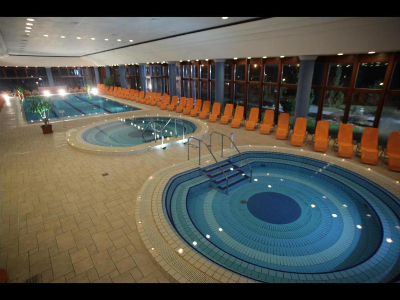 Apartman Golf Lux บุค ภายนอก รูปภาพ